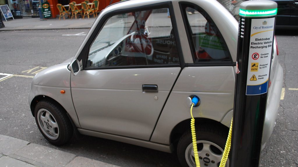 Uber lança recurso para idosos e PCDs e amplia carros elétricos no Brasil