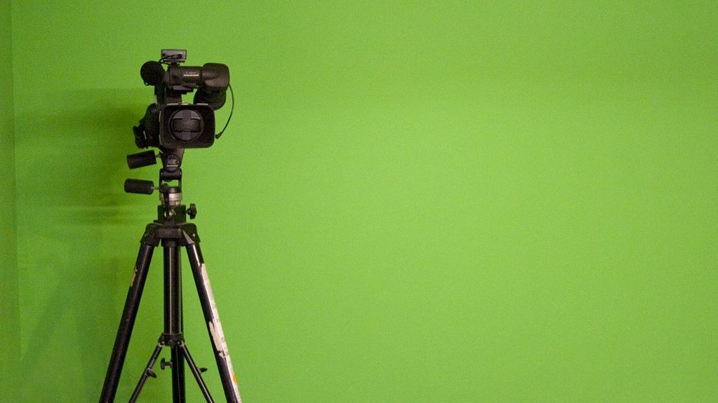 Vídeos de IA que trocam pessoas viralizam; veja como são feitos e os riscos